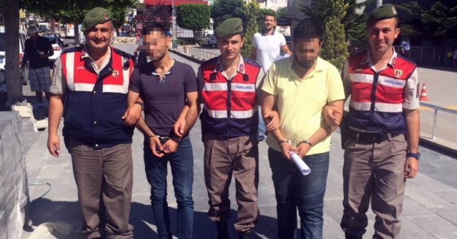 Üstleriden uyuşturucu çıktı