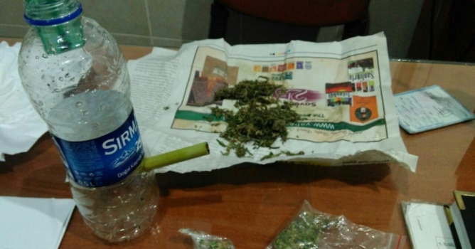  Uyuşturucu kullanırken yakalandılar