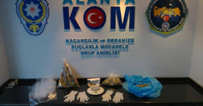 Uyuşturucu partisine polis baskını 