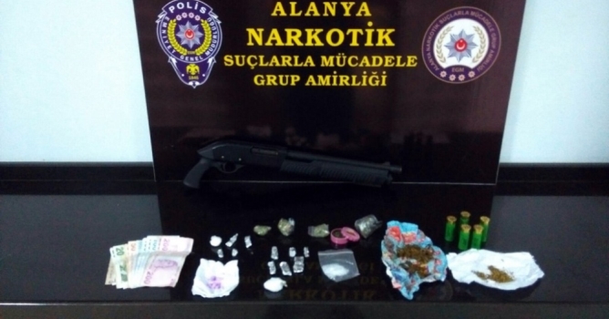 Uyuşturucu tacirleri tutuklandı
