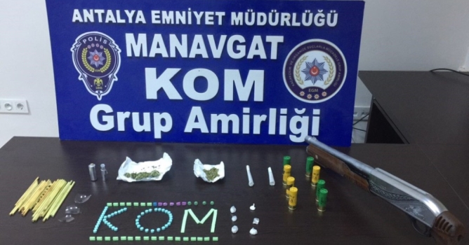 Uyuşturucu tacirleri tutuklandı