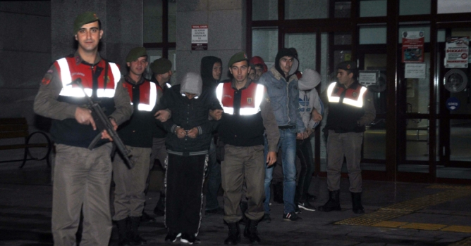 Uyuşturucuya 5 tutuklama