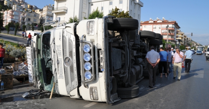 Virajı alamayınca devrildi