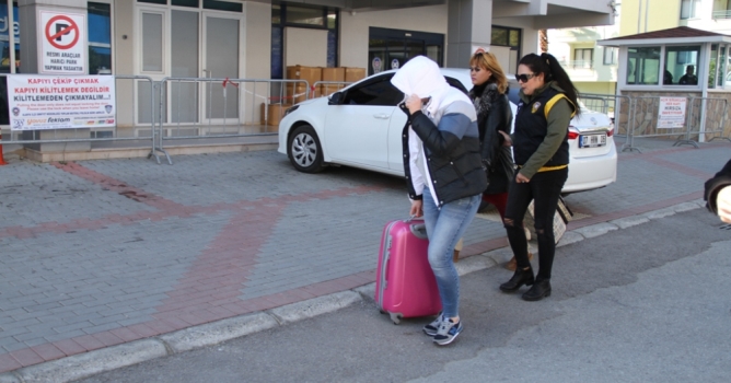 Vizesi dolan yabancı  2 kadın gözaltına alındı