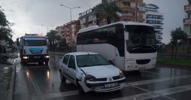 Yağmur kazaları beraberinde getirdi 