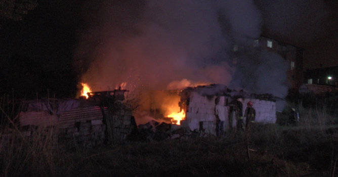 Yaşlı adam yanarak can verdi