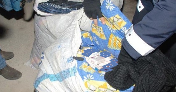 Yorgandan uyuşturucu çıktı