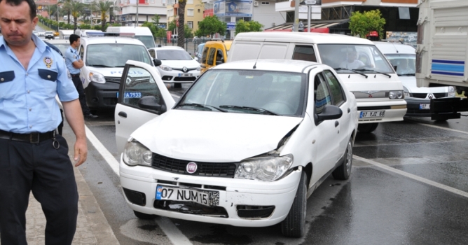 Zincirleme kazada iki kişi yaralandı
